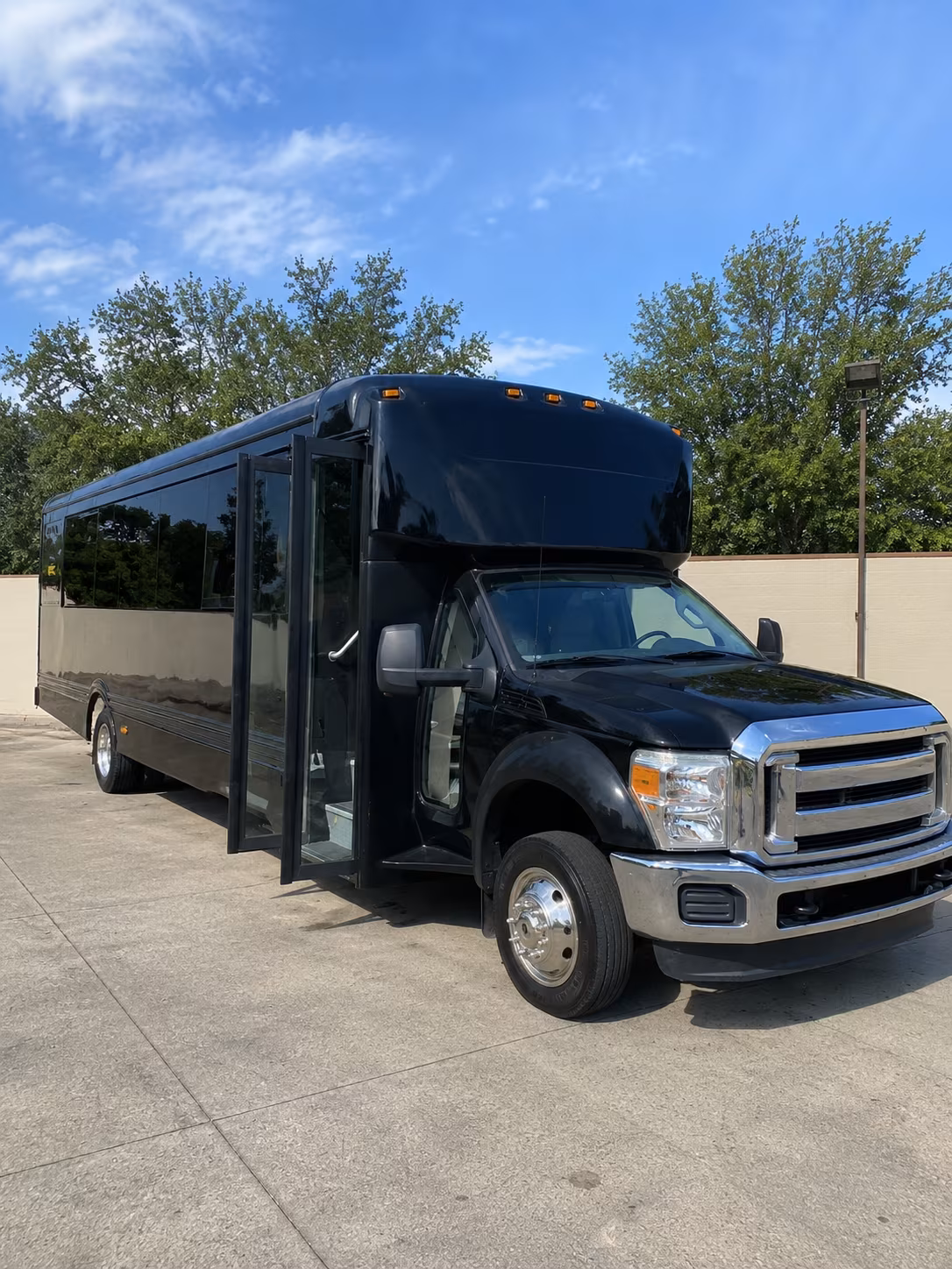 chico 20 passenger party bus